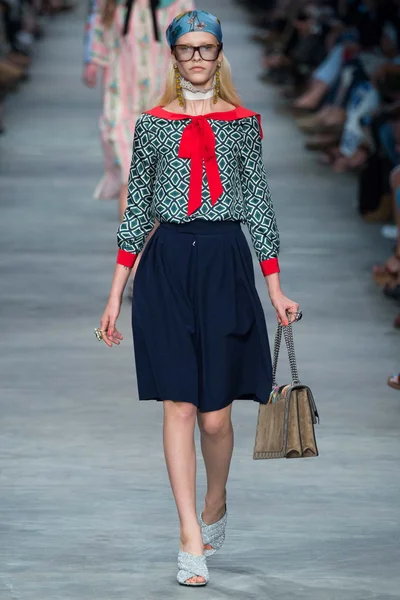 Look 14